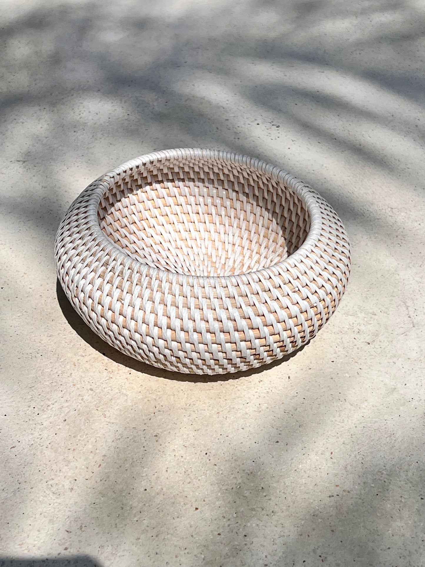 Nook Rattan-Schale – Handgefertigt, Rund, mit farbigem recyceltem Kunststoff für kleine Dinge